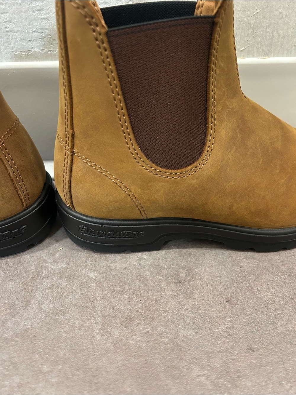 Blundstone #562 Classic Chelsea Boots Saddle Brown Leather Size 6 NWOB - Picture 6 of 8